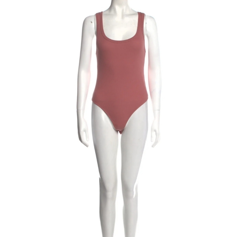 Suzie Kondi Ribbed Pink Scoop Neck Sleeveless Bodysuit Size Medium